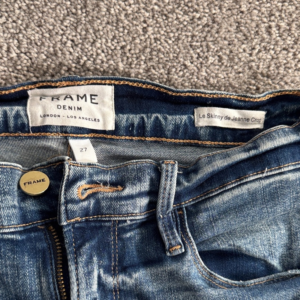 Frame distressed Le Skinny de Jeanne Crop